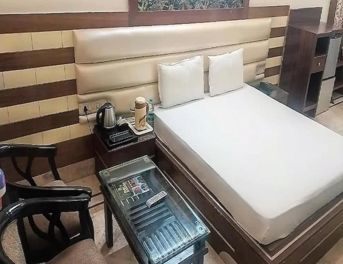 Basera, Hotel